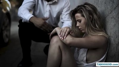 კინკიური ისტორიები: უსახლკარო თინეიჯერი გოგონა